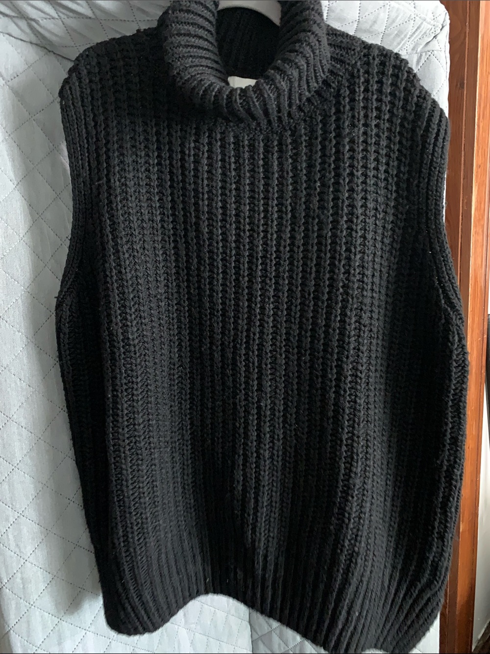 #512 Black Turtleneck Sleeveless Knit Sweater